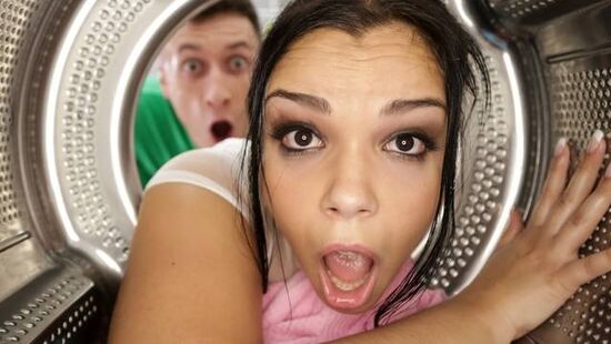 Brazzers - Девушка с большими сиськами изменила другу и подставила попу для анала